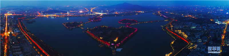南京：以灯为笔 画出金陵玄武湖“ 四季”