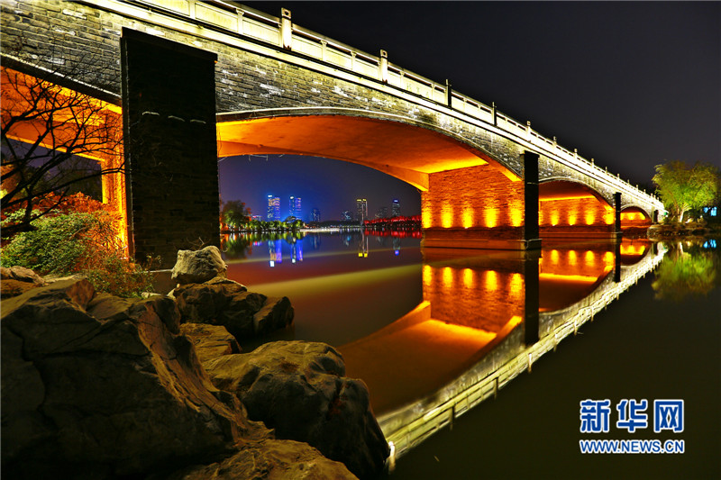 南京：以燈為筆 畫出金陵玄武湖“ 四季”