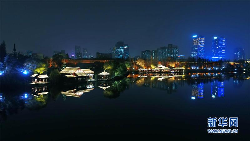 南京：以燈為筆 畫出金陵玄武湖“ 四季”