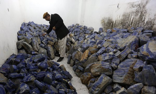 阿富汗"国石"遭疯狂盗采 塔利班收保护费赚取暴利