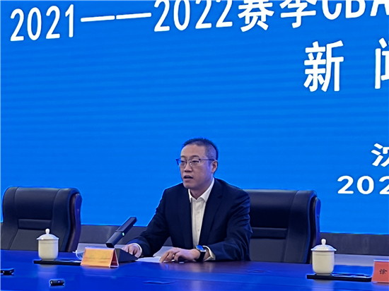 浑南区委常委,区委办公室主任,宣传部部长张琛介绍相关情况 摄影 张琪