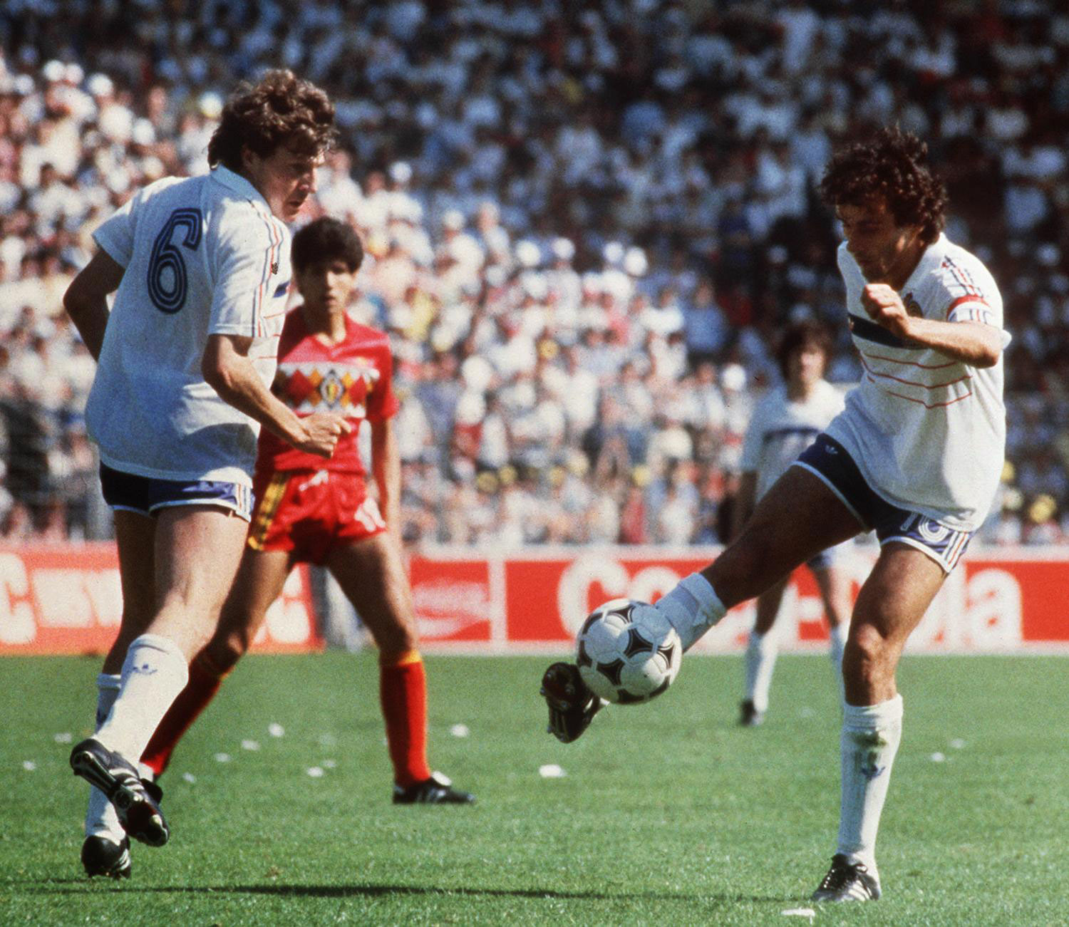 法国陷王朝到堕落死循环 谁来解开这道难题? 法国陷王朝到堕落死循环 谁来解开这道难题?