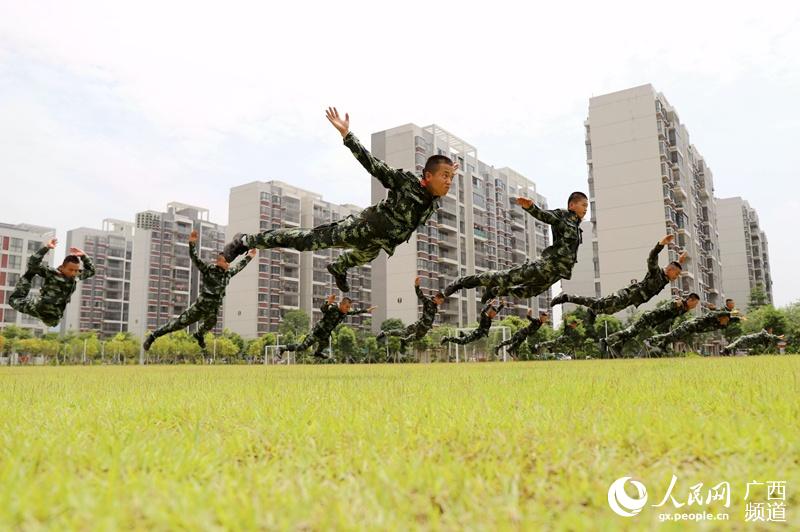 廣西貴港：武警酷暑“煉”精兵