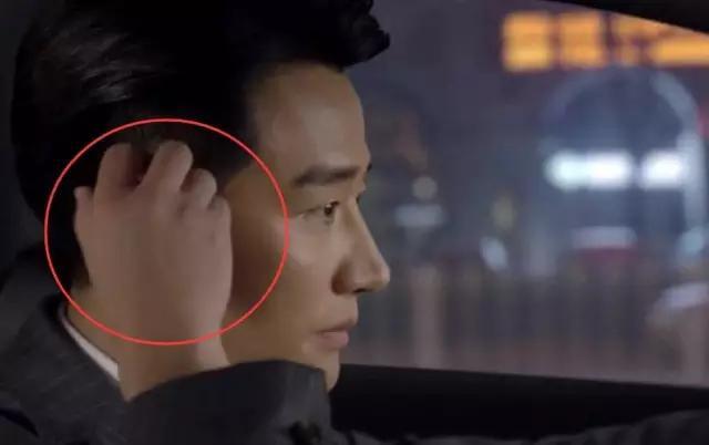 脸美手难看的明星：黄轩短粗肉手 唐嫣手扭曲