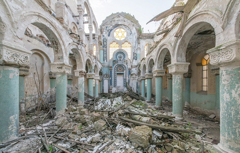 残破的钢琴遗弃的教堂凌乱的旧居 看世界各地的绝美废弃建筑