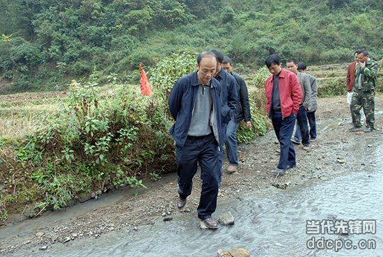 用生命撑起为民的晴空 ——追记晴隆原县委书记姜仕坤