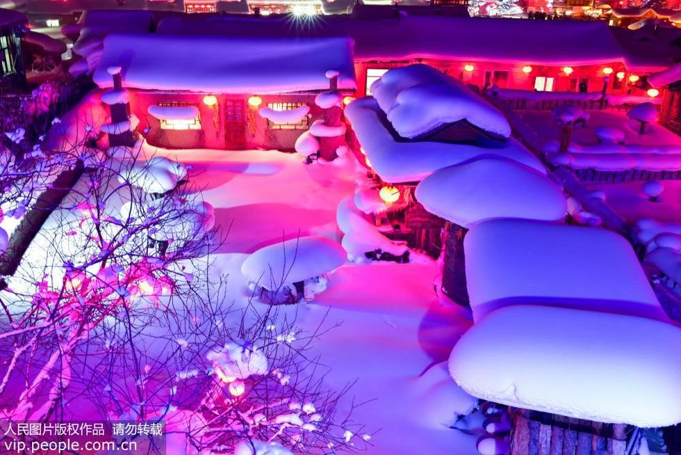 牡丹江：雪乡夜晚被灯光点亮 美如童话世界