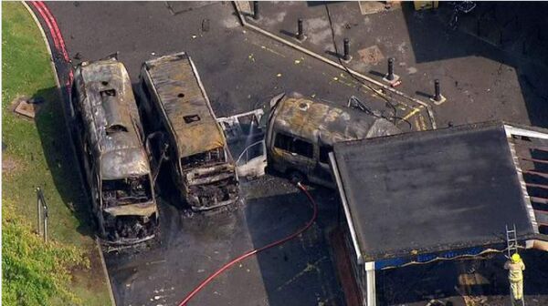 英國薩裏郡一醫院發生5次爆炸 3輛急救車被毀
