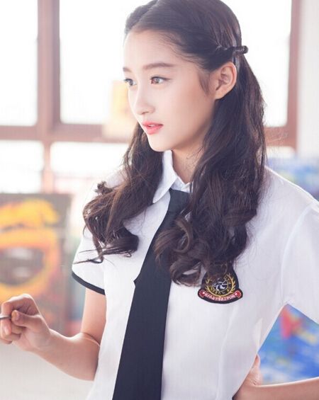 關曉彤高考受關注 孫紅雷江疏影馬思純送祝福