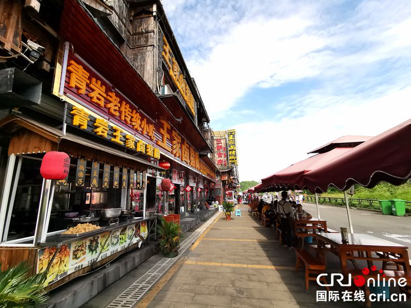 贵阳青岩：百年古镇游客多（组图）