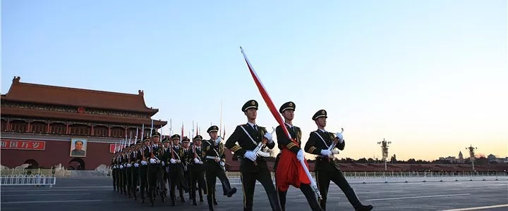 钧正平:解放军仪仗队执行升国旗任务,令人期待!