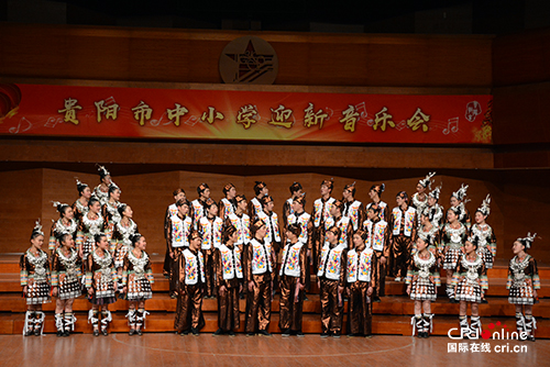 （市州/社会）贵阳市举行中小学迎新音乐会 盲聋学生展歌喉送祝福