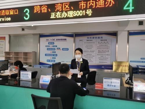 广东省江门市新会区政务服务大厅里的“她”力量