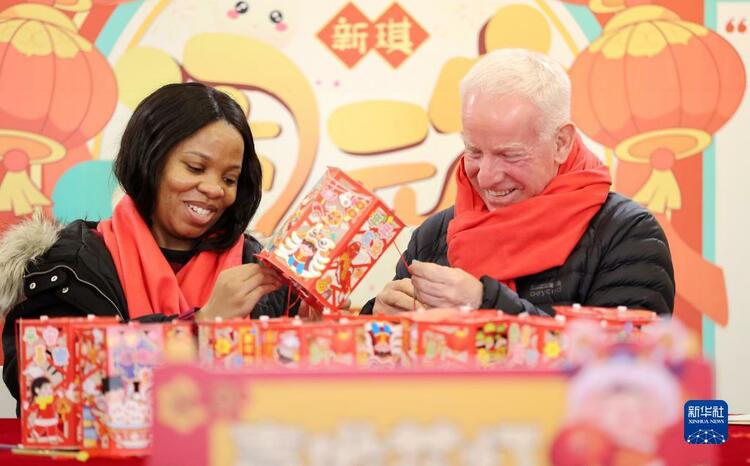 ແຫ່ງຕ່າງໆພາຍໃນປະເທດຈີນຕ້ອນຮັບບຸນຂະຫນົມບົວລອຍ_fororder_1128365979_16447560472661n