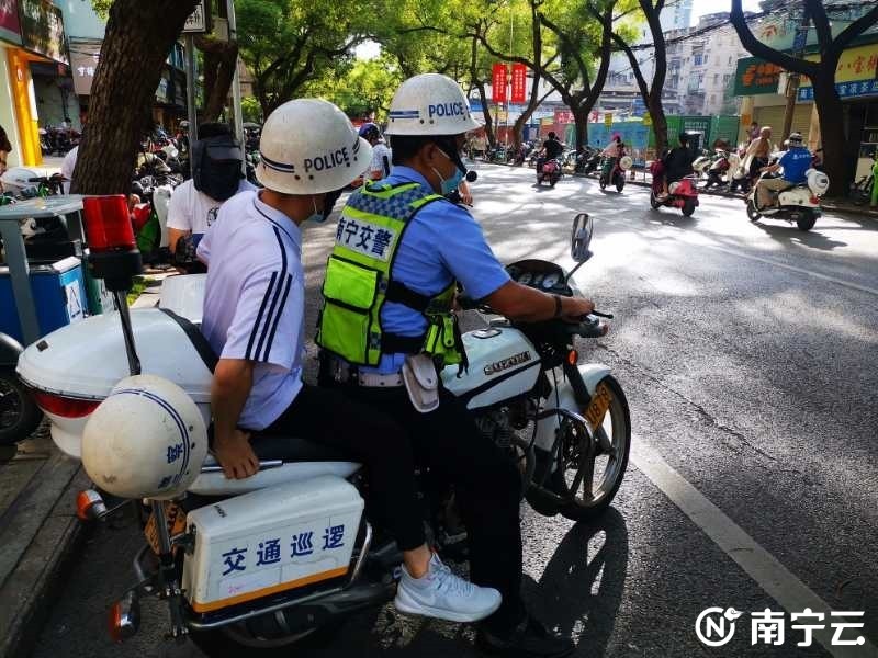 高考首日，南寧交警共接到13起高考相關求助