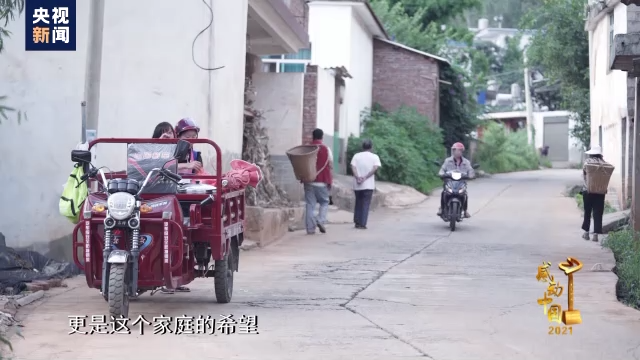 感動中國丨張順東 李國秀：沒腳走出致富路 無手繡出幸福花