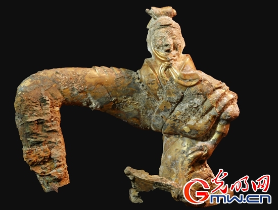 骊山脚下陪葬陵出土最早单体金骆驼，墓主还与秦始皇关系密切