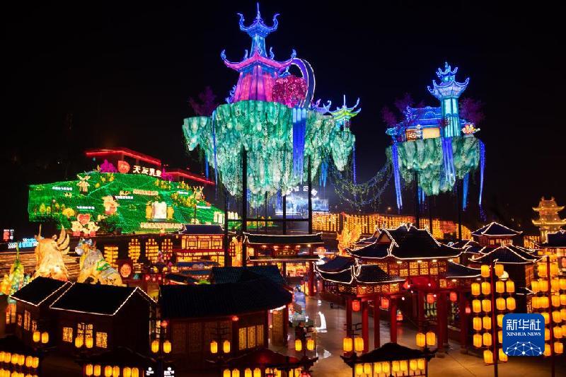 自贡灯会：千年元宵“不夜城”