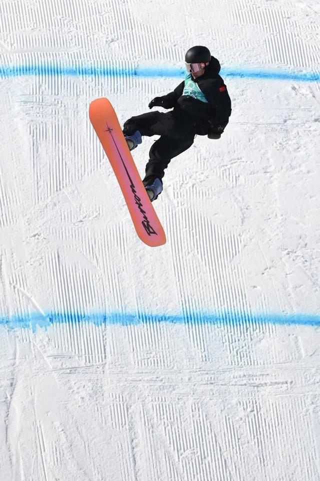 Dan wasan kasar Sin ya lashe lambar zinari a wasan zamiyar kankara ta Snowboard big air_fororder_0bd162d9f2d3572c17c2b19cacfe802e63d0c340