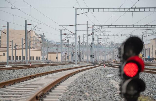国内首条双流制式轨道线路全线电通