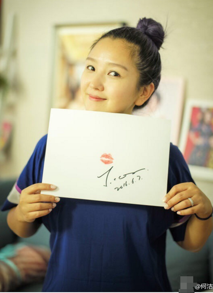 何洁晒旧照回忆身材巅峰时刻健身房苦练求减肉图