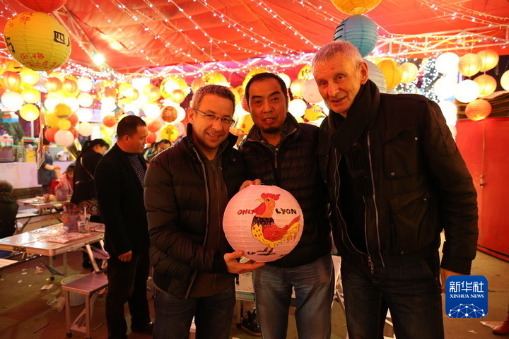 自贡灯会：千年元宵“不夜城”