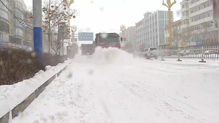 富錦市:積極應對降雪保農業設施安全