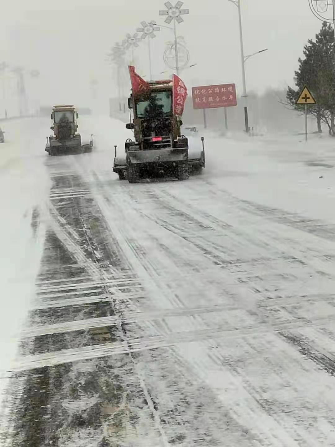 富锦市：积极应对降雪保农业设施安全