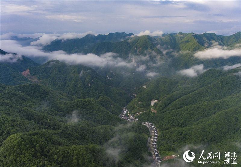 湖北襄阳：昔日矿区变景区 山村蝶变美如画