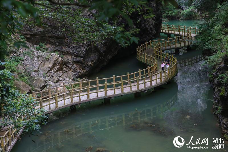 湖北襄阳：昔日矿区变景区 山村蝶变美如画