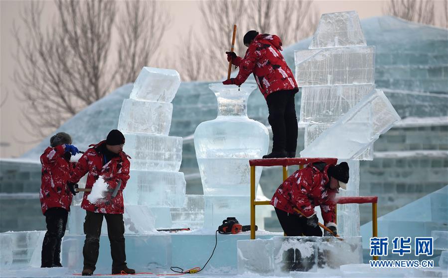 冰雕高手獻技哈爾濱國際組合冰冰雕比賽