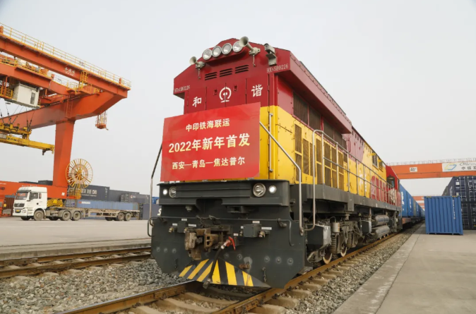 渭南产品搭载2022年陕西首趟中印铁海联运班列启程