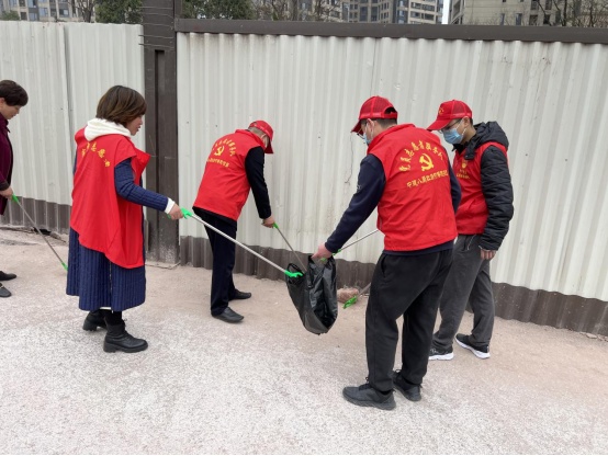 中建八局红岩村桥隧项目开展“雷锋日”志愿活动