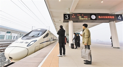 中国高铁“四横”收官 京津冀矩形高铁网成形