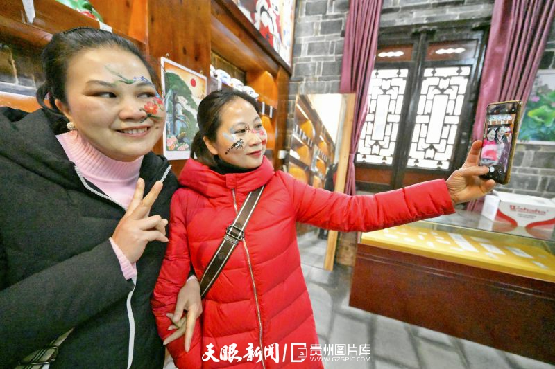 贵州锦屏：隆里“花脸龙”惊艳亮相