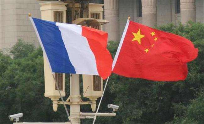 ທ່ານສີ​ຈິ້ນ​ຜິງ​​ສົນ​ທະ​ນາ​ກັບປະ​ທາ​ນາ​ທິ​ບໍ​ດີຝຣັ່ງ_fororder_xjp