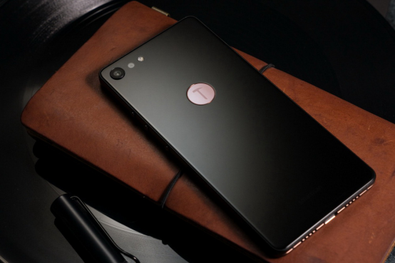 新年新气象 8款“铭刻”历史的锤子坚果Pro 2足迹背壳上线 新年新气象 8款“铭刻”历史的锤子坚果Pro 2足迹背壳上线