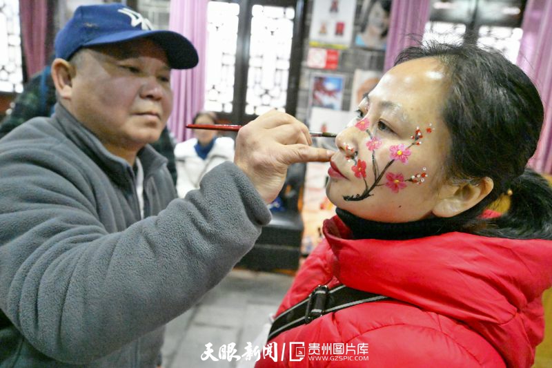 贵州锦屏：隆里“花脸龙”惊艳亮相