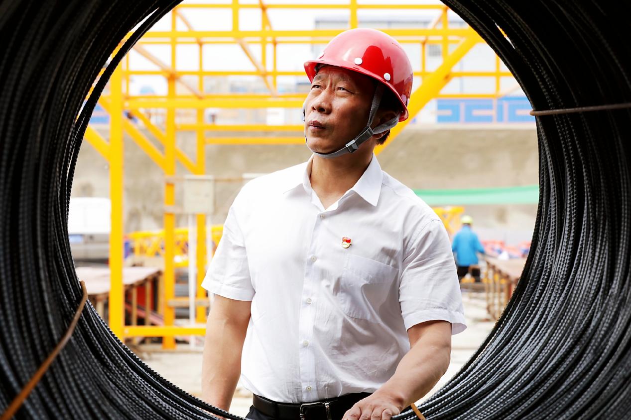 【总书记与代表委员们的暖心事儿】“总书记听我讲‘站着听报告’的故事”_fororder_图片1