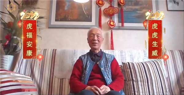 椿萱茂“椿晚”幕后：平均86岁耄耋老人口琴合唱《月亮代表我的心》