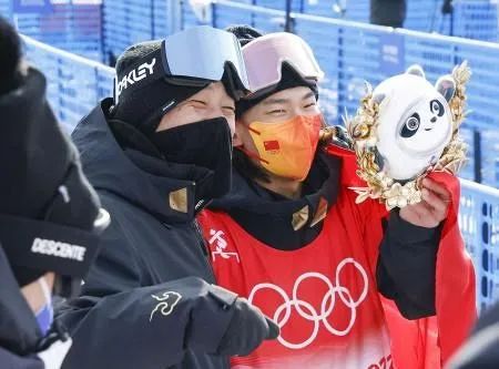 【独家】他是与苏翊鸣抱头痛哭的人