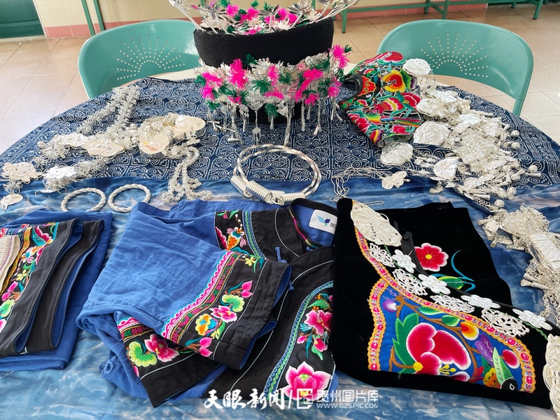 （中首）貴州松桃苗族服飾亮相葡萄牙校園