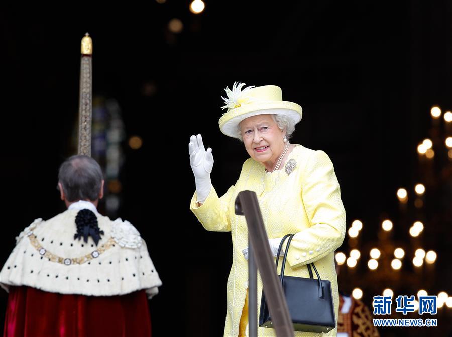 英女王参加圣保罗大教堂感恩仪式(组图)