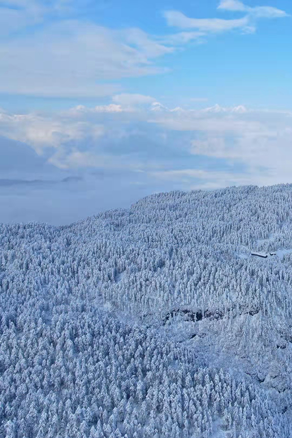 眉山洪雅瓦屋山冰雪美景如畫