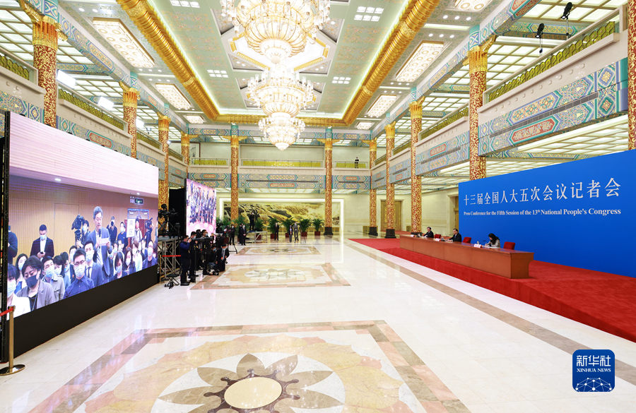 李克强总理出席记者会并回答中外记者提问_fororder_05