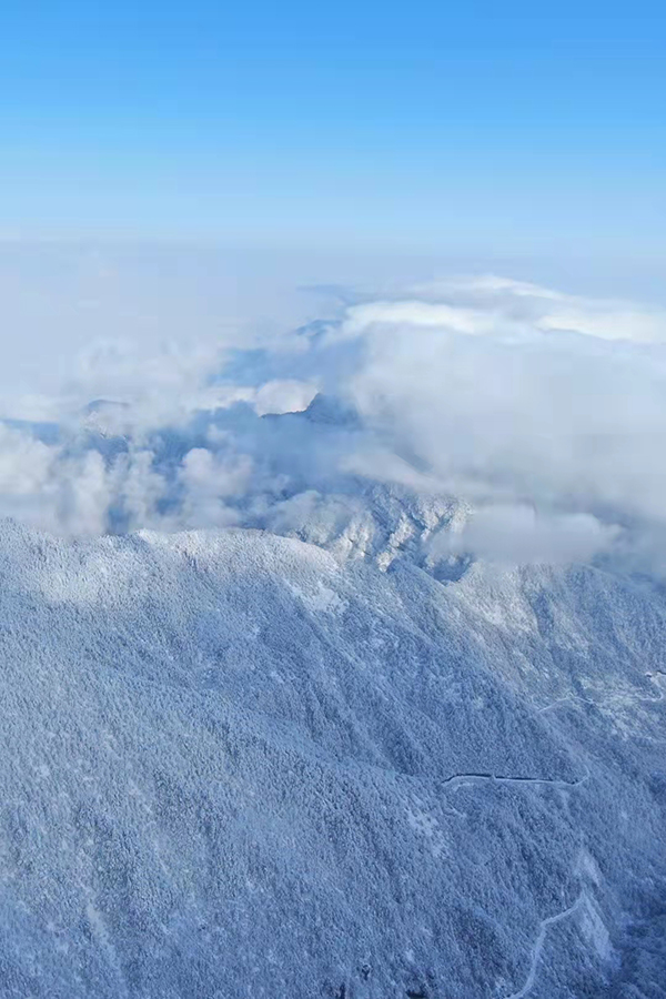 眉山洪雅瓦屋山冰雪美景如画