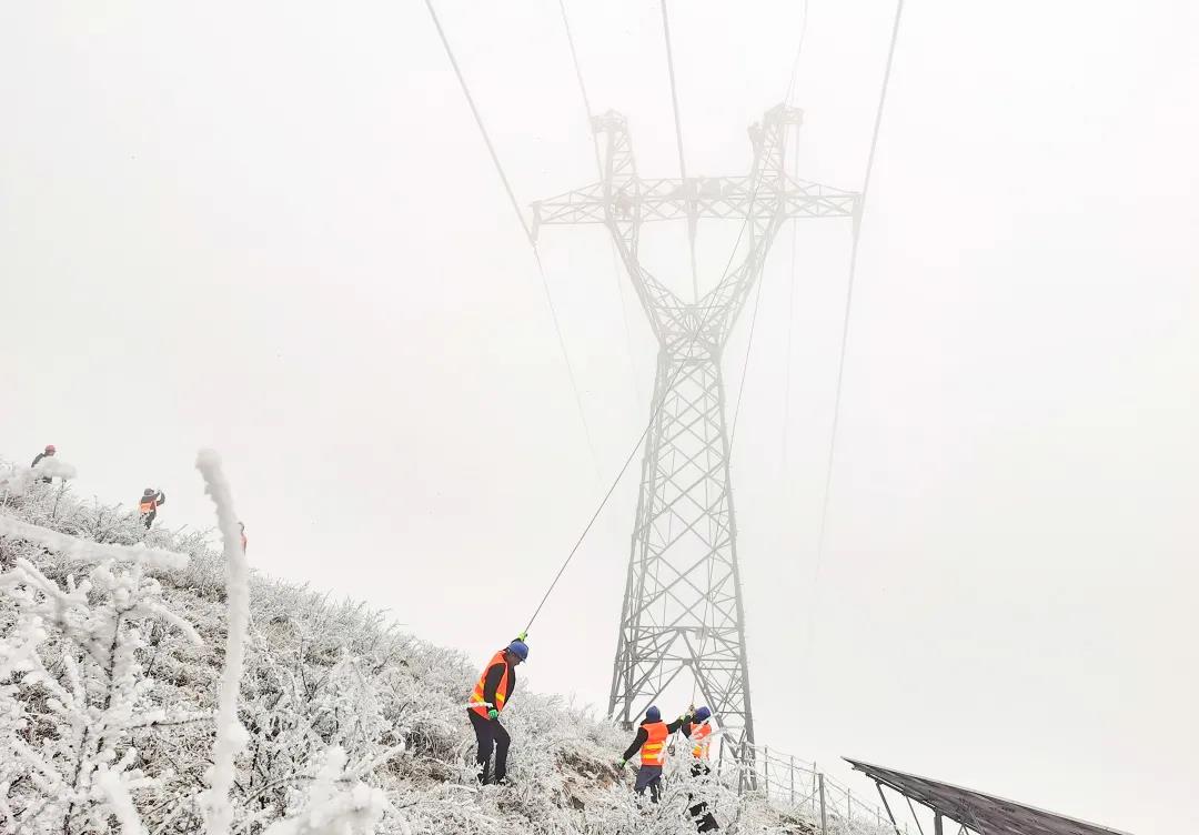 貴州出現持續性雪凝天氣 各地全力抗凝保暢