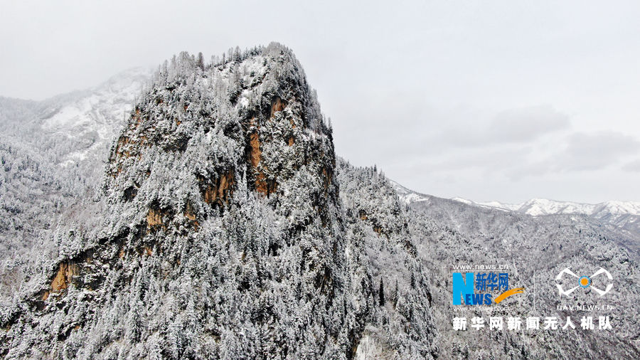 【“飛閱”中國】雪浴官鵝溝