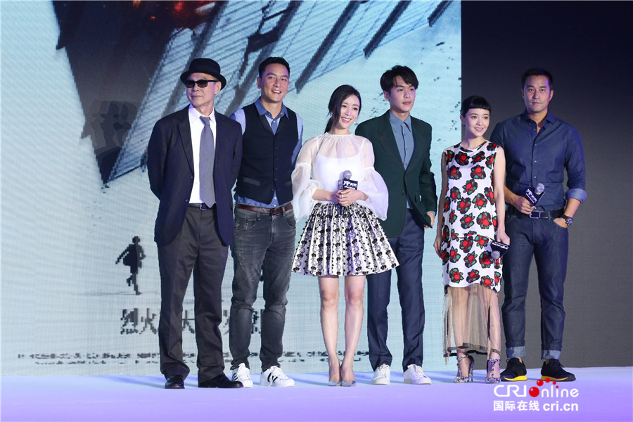 吴彦祖拍《冲天火》鼻子被打歪 戏称老婆“不关心”