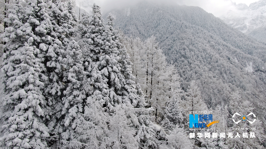 【“飞阅”中国】雪浴官鹅沟